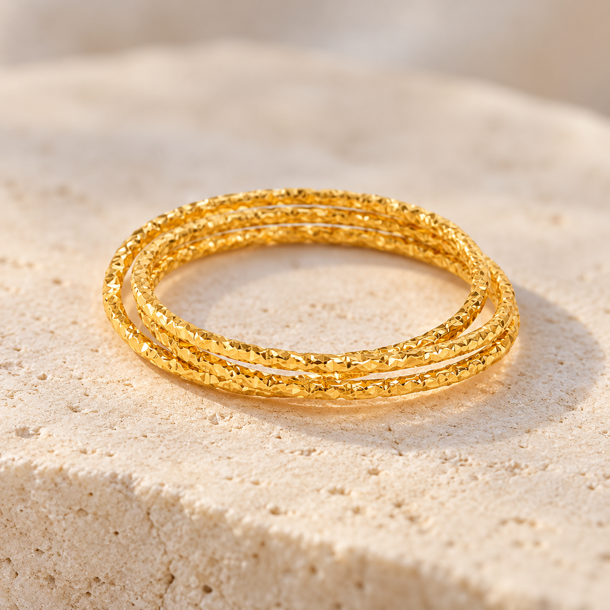 Alessia — Anillo dorado de bandas texturizadas