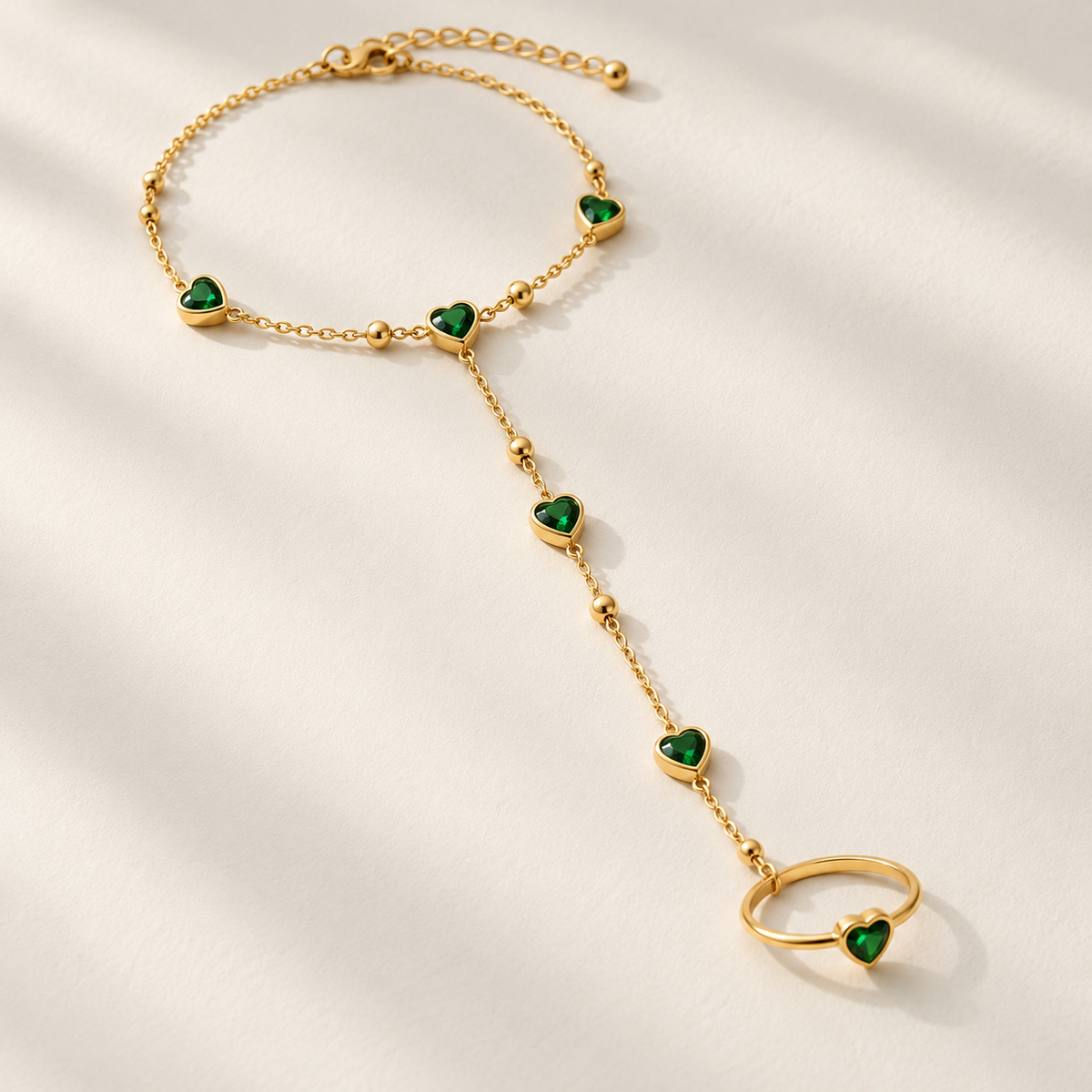 Serena | Pulsera con anillo y corazones verdes