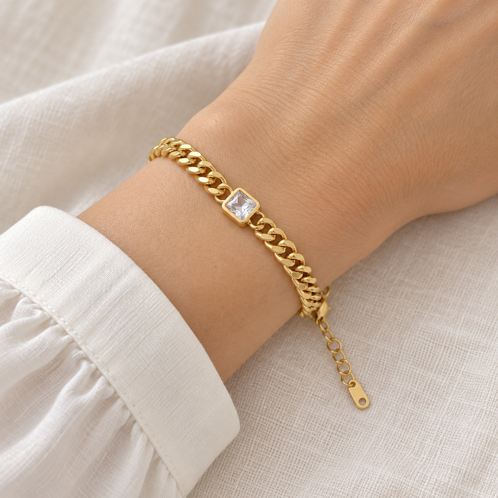 Bianca — Pulsera dorada con piedra cuadrada
